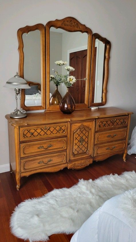 Antique Broyhill Wood Furniture - 5 Pieces