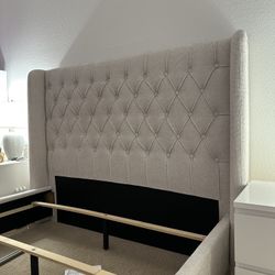 QUEEN BED, TWO NIGHT STANDS & MATCHING DRESSER