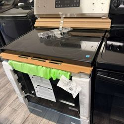 Ge profile stainless steel electric stove new with warranty