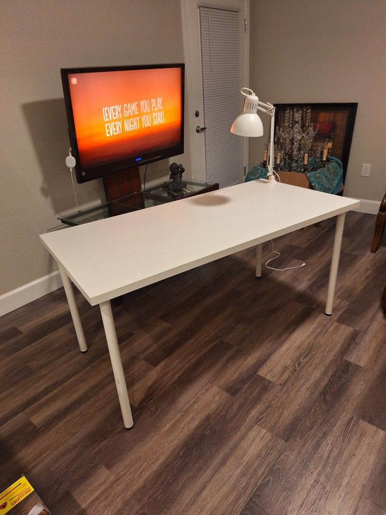 Ikea White Desk And Lamp