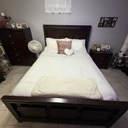 5-Piece Solid Wood Queen Bedroom Set – Dresser w/ Mirror, Tall Chest, Nightstand & Bed Frame 