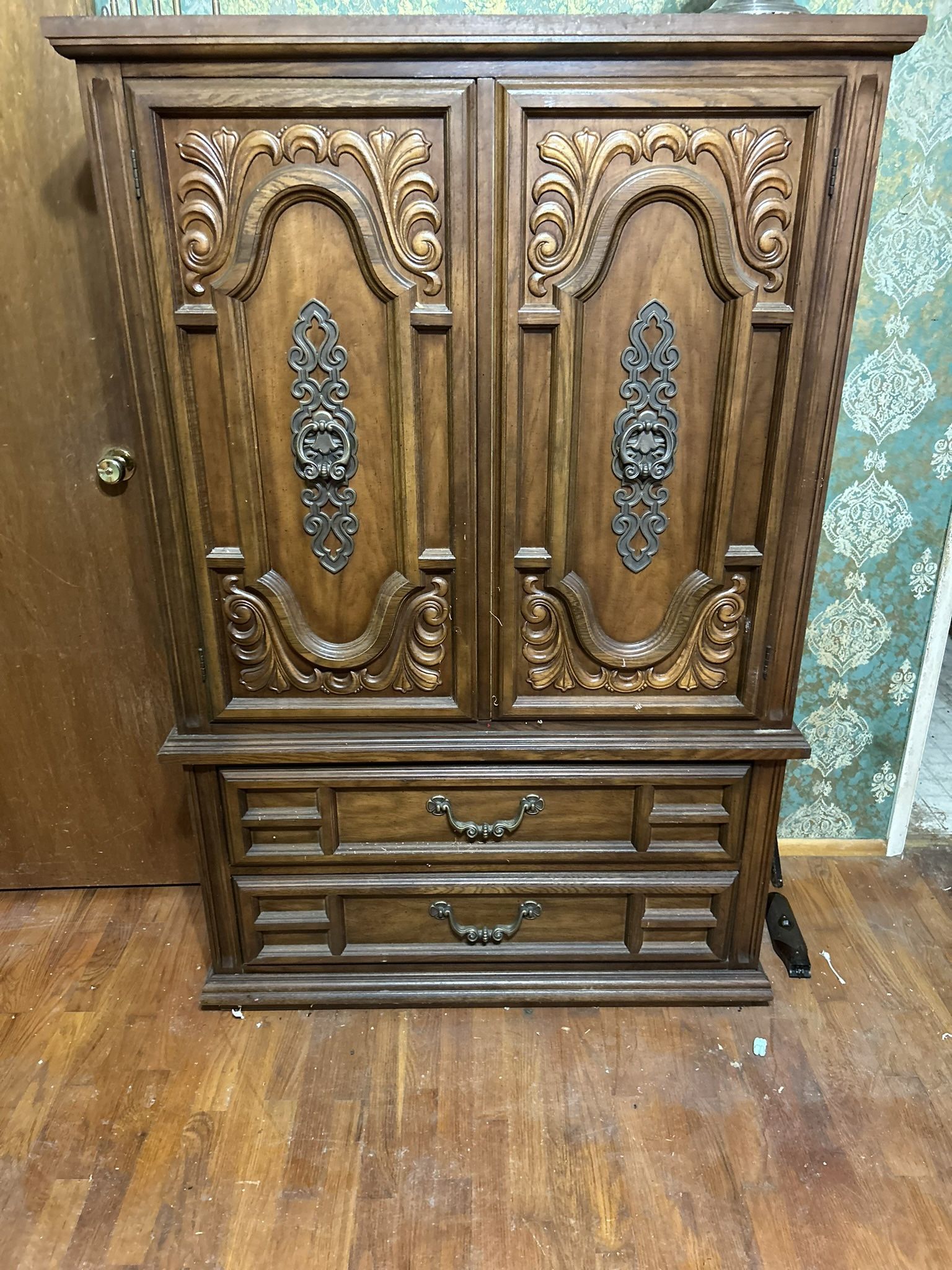 Dixie Armoire