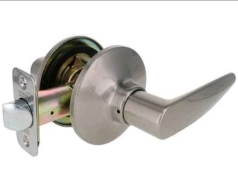 Shield Security 913811 Straight Lever Style Satin Nickel Finish Passage Lockset

Grade 3

4 way latch radius faceplate and drive in collar

Adjustabl3