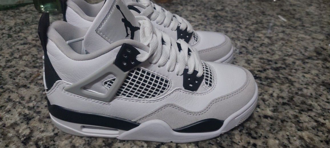 Jordans New No Box Size 4.5kids