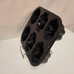 Nordic Ware 6-Cavity Mini Bundt Cake Pan