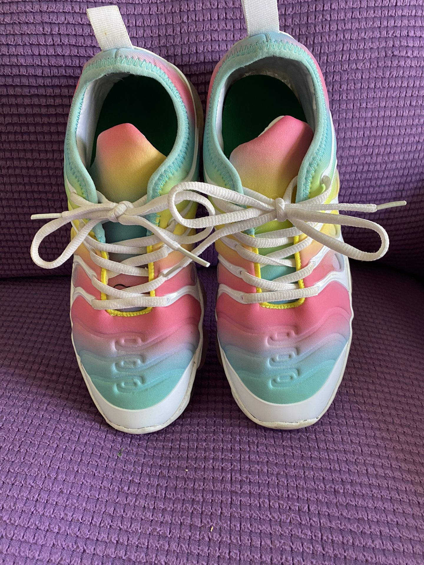 Adorable, Like New Gradient Rainbow Sneakers, memory Foam Inserts, Size 8