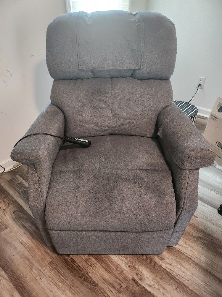 Lift Chair(Golden MaxiComfort)