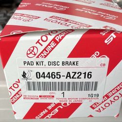 New Toyota front Brake Pads 04465-AZ216