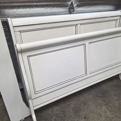 Queen Sleigh Bed & Two Nighstands Bedroom Set