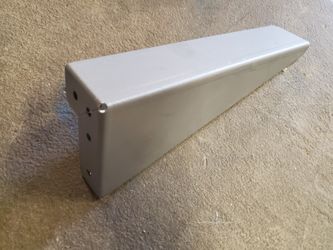 Metal corner, wall mount for shalf
