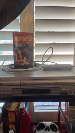 VCR/DVD COMBO + Pulp Fiction on VHS