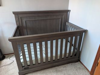 Baby Crib with Matching Dresser