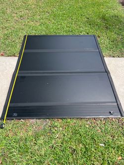 RealTruck Hard Tri-Fold Tonneau Truck Bed Cover for Ram Truck 6’ 4”