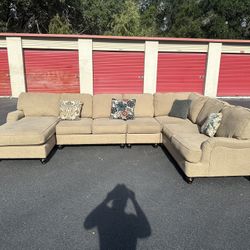 Comfy Nice Sectional Couch 🔥🔥