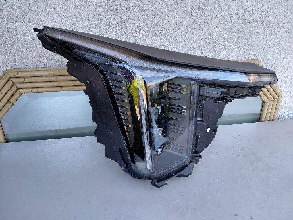 2024 - 2025 KIA SORENTO RIGHT HEADLIGHT PASSENGER SIDE LED USED OEM . B4