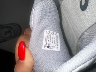 AsÃcs shoes