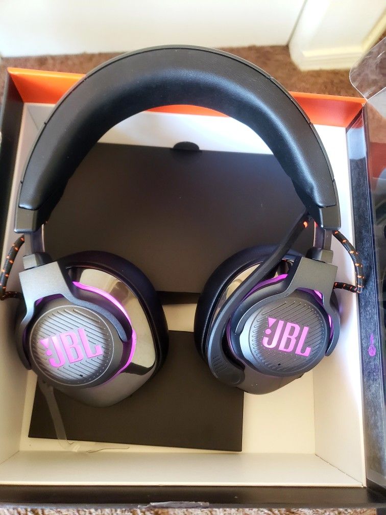 JBL QUANTUM EAR PHONES 