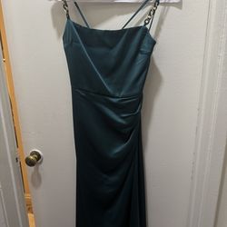 Silk, emerald color, size small.