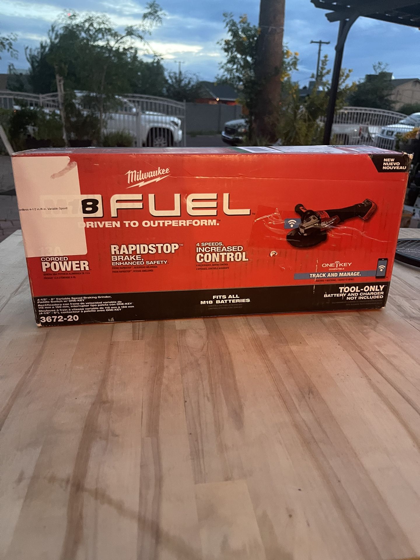 Milwaukee M18 FUEL ONE-KEY 18V Lithium-Ion Brushless Cordless 4-1/2 in./6 in. Variable Speed Braking Grinder w/Paddle Switch