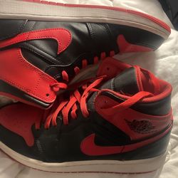 . Air Jordan 1 mid . color red/ black . size 9.5
