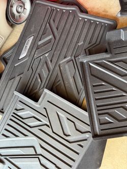 2025 GMC CANYON ALL WEATHER FLOOR MATS LIKE NEW