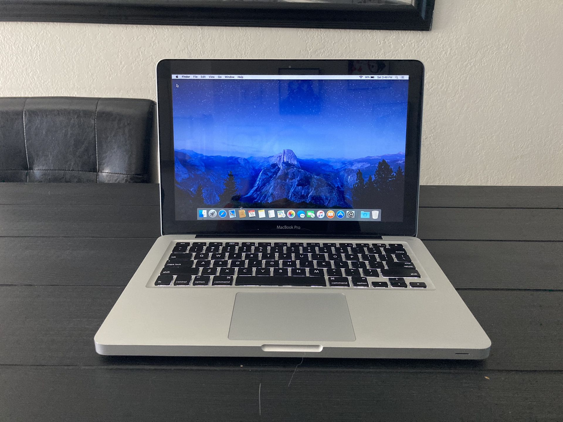 Apple MacBook 13” + charger