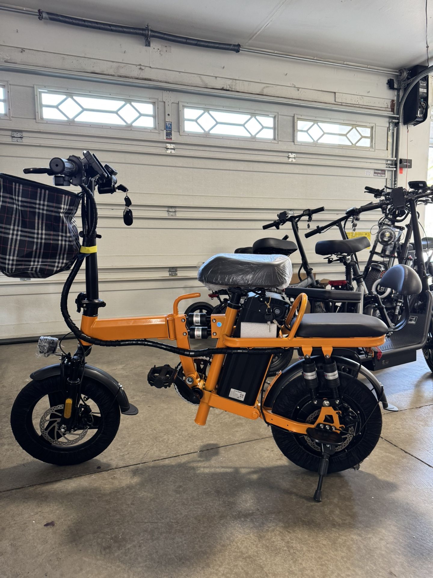 Folding electric bicycle