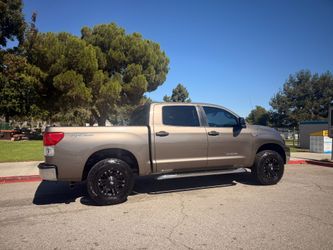Toyota tundra Crewmax 2013