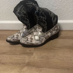 Snakeskin Print Western Boots – Size 11