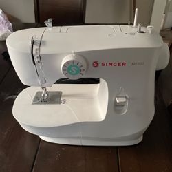 Singer Sewing Machine 