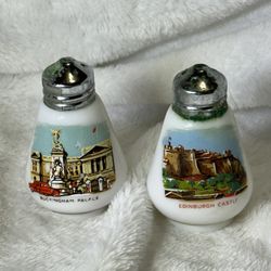 Vintage Milk Glass Souvenir Salt & Pepper Shakers Buckingham Palace & Edinburgh Castle Some Signs Of Wear