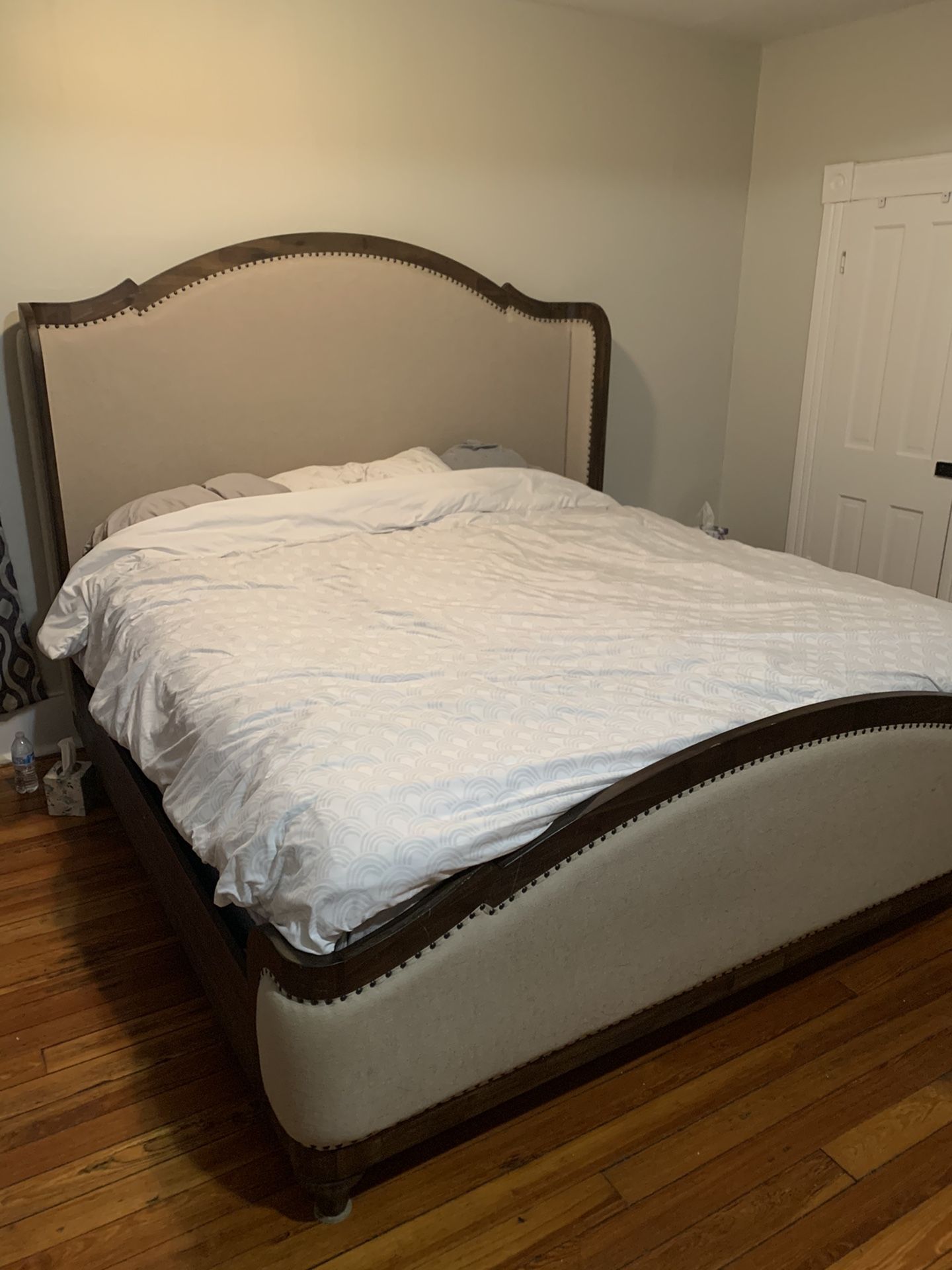 King upholstery bed frame great condition heavy duty
