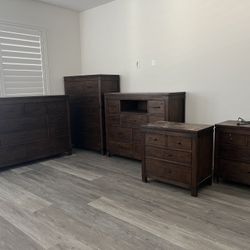 Master Bedroom Set For Sale 