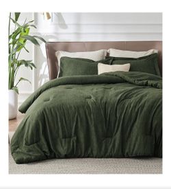 Bedsure King Size Comforter Set - Dark Green Soft Bedding for All Seasons, Cationic Dyed Bed Set, 3 Pieces, 1 King Size Comforter (104"x90") and 2 Pil