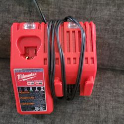 Milwaukee M18 Charger