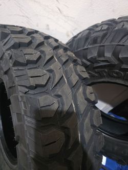 35x10r15 Gladiator tires (4)