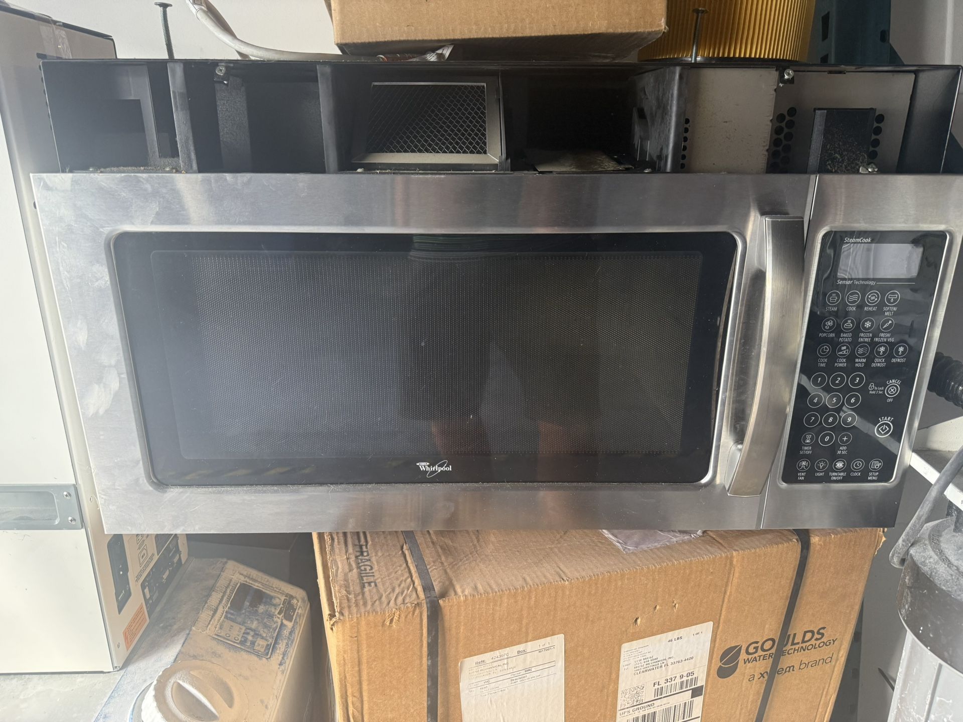 Mounted Over The stove Microwave.