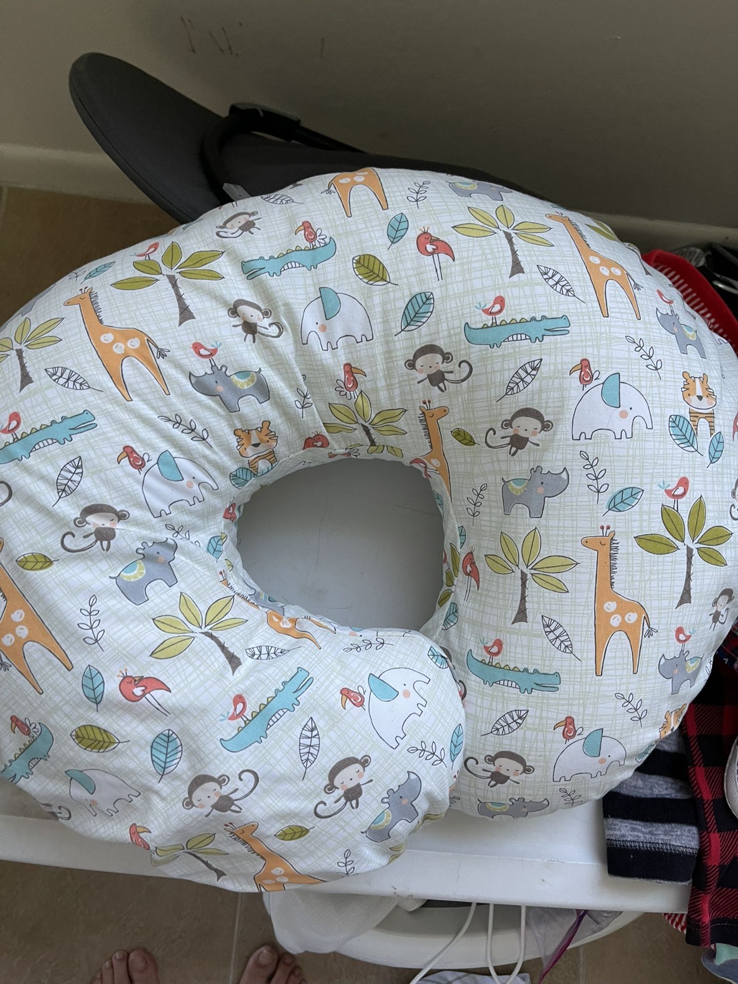 Boppy Feeding Pillow + Waterproof Cover 