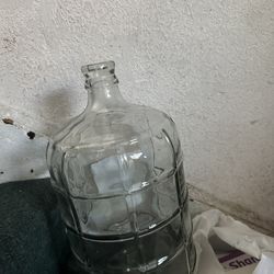 3 Gallon Glass Water Jug for Sale in Los Angeles, CA - OfferUp