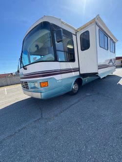 $$$$ 8500 CASH 💰 $$$$ * 1996 DOLPHIN 635 D *  * 5.9 L *  DIESEL * ENGINE CUMMINGS *  * 81271 MILES *  * IT RUNS AND DRIVES GOOD* 👍  * 1 SLIDE *  * S