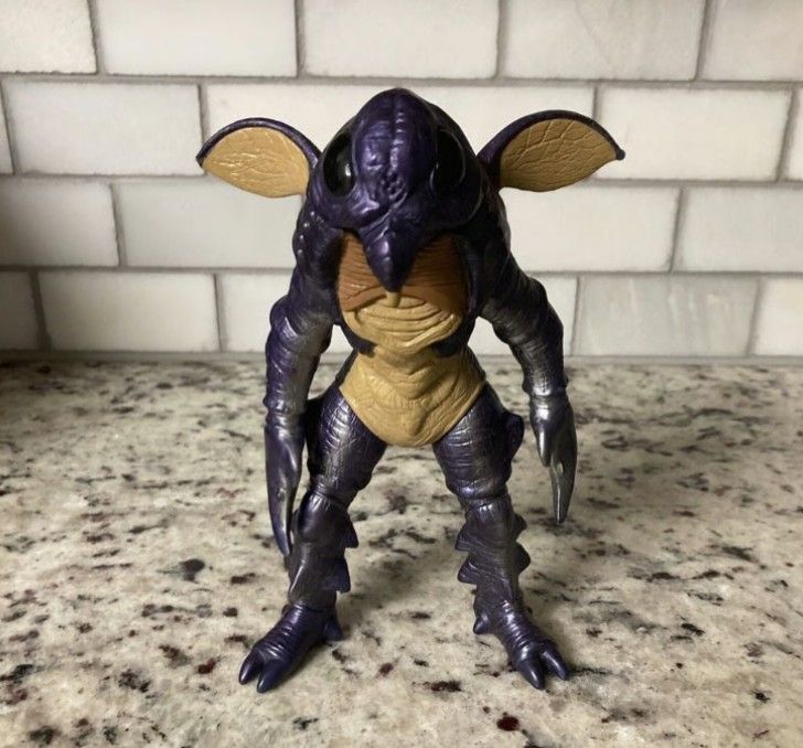 Mighty Morphin Power Rangers Guitardo Alien 1993 Bandai Purple Fly Figure
