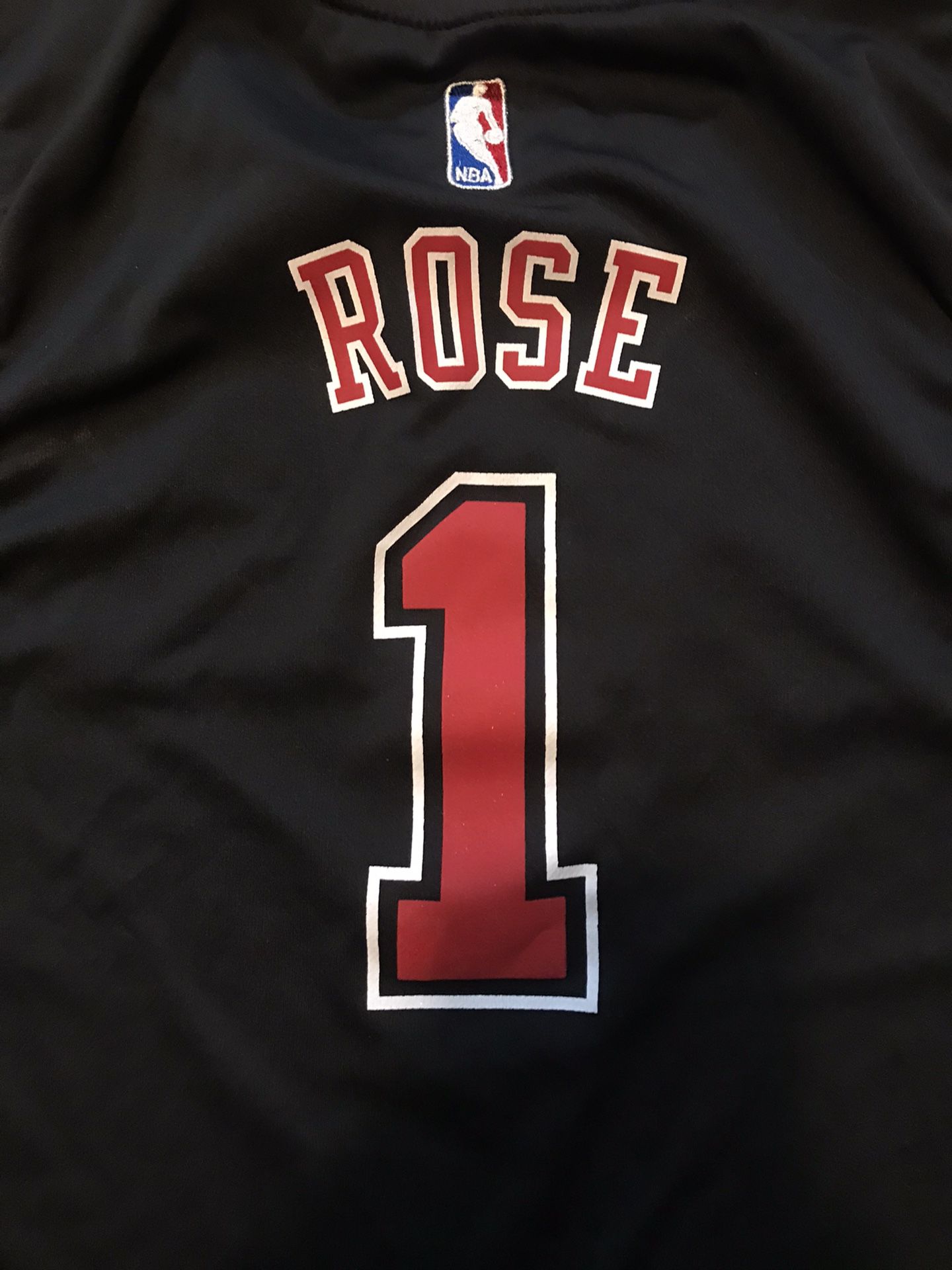 MENS DERRICK ROSE CHICAGO BULLS JERSEY HEAT PRESSED (BAGGY SHORTS INCLUDED)  for Sale in Houston, TX - OfferUp