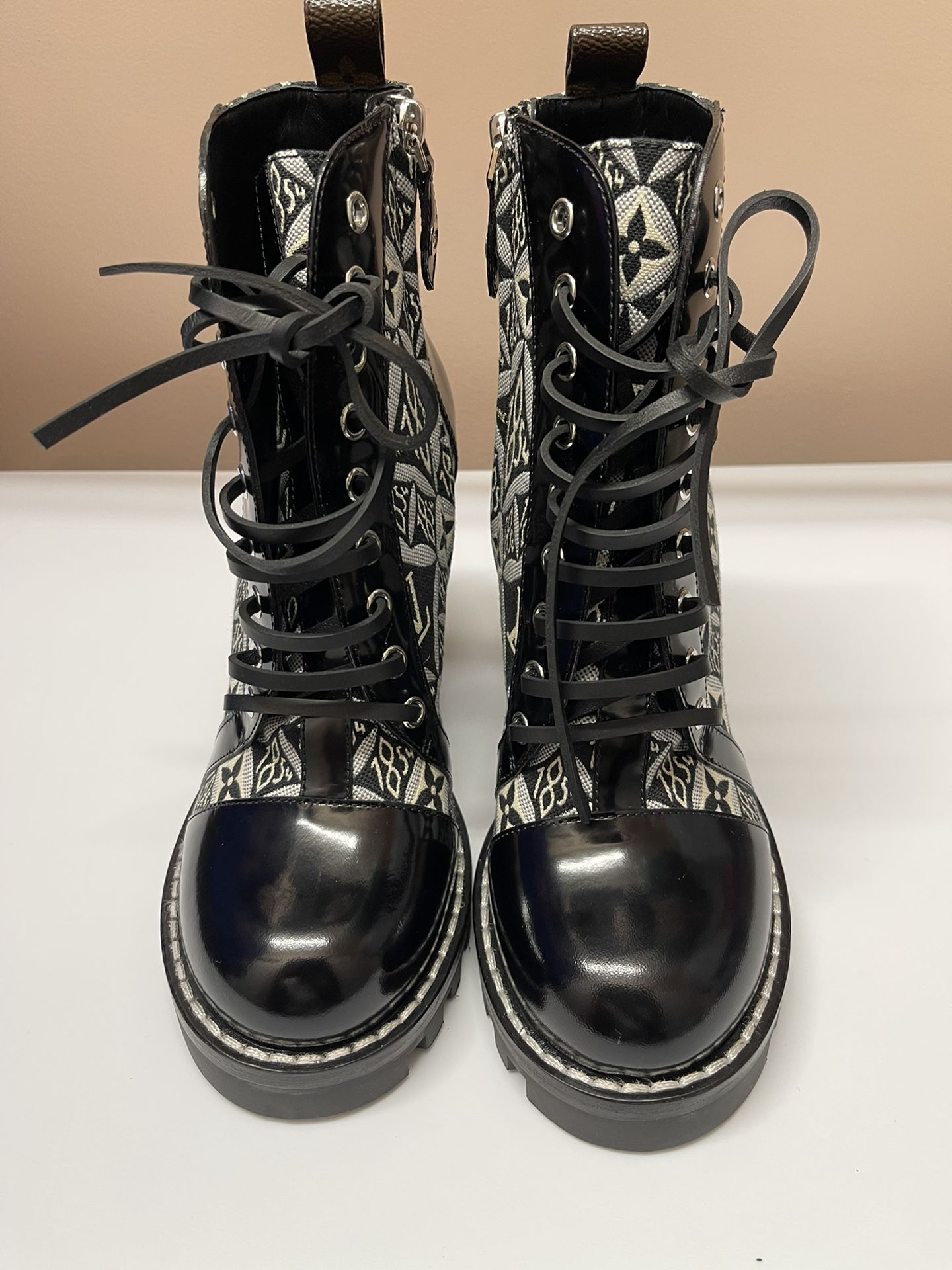 Louis Vuitton Patent Calfskin Monogram Star Trail Ankle Boots 41 Black for  Sale in Glendale, CA - OfferUp