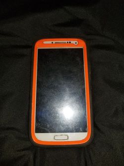 8 month old samsung galaxy 7 with case like bran new
