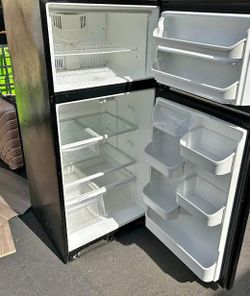 Black Refrigerator Works Really Good 