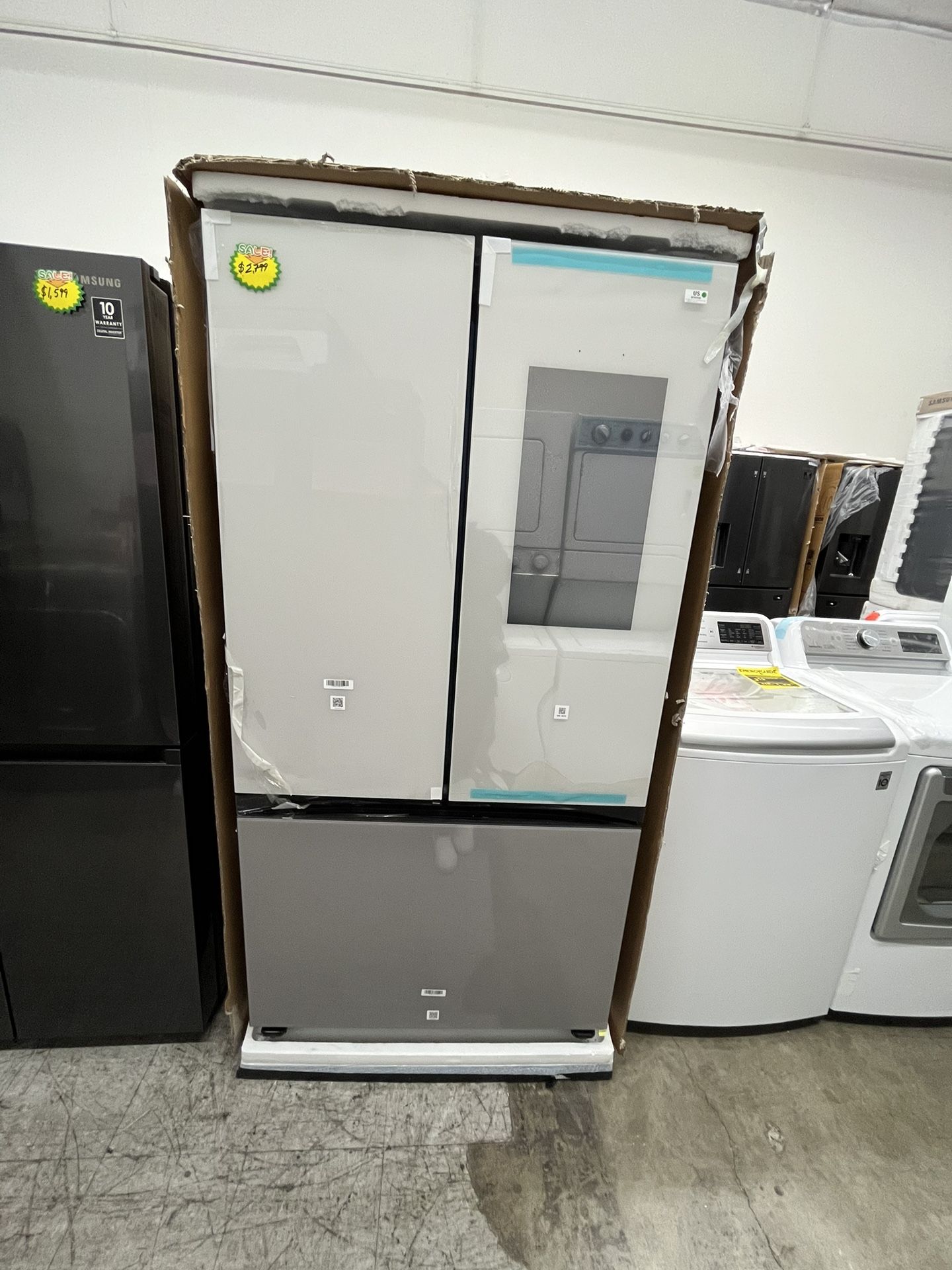 NEW SAMSUNG FAMILY HUB REFRIGERATOR