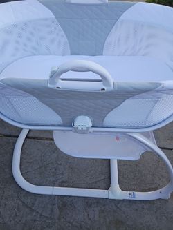 Bouncing baby bassinet