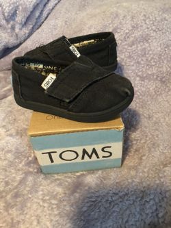 TOMS size 5 toddler