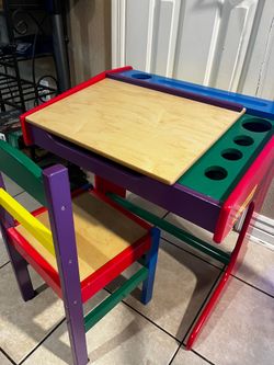 LEARNING CURVE CHILDREN'S DESK & CHAIR