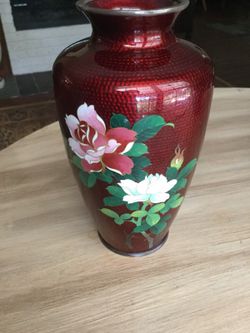 Vase. LOVELY VERY FINE ANTIQUE PIGEON RED GINBARI JAPANESE SILVER FOIL CLOISONNE VASE FLOWERS DESIGN MEJI PERIOD VASE